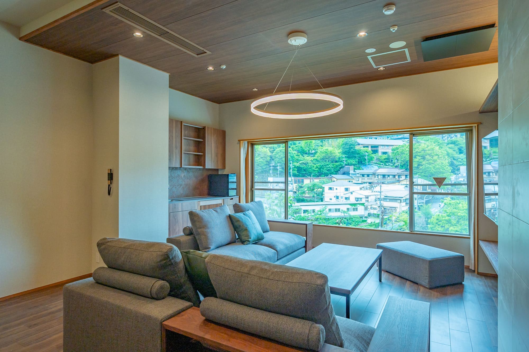 プロ向けサービス開始のご案内