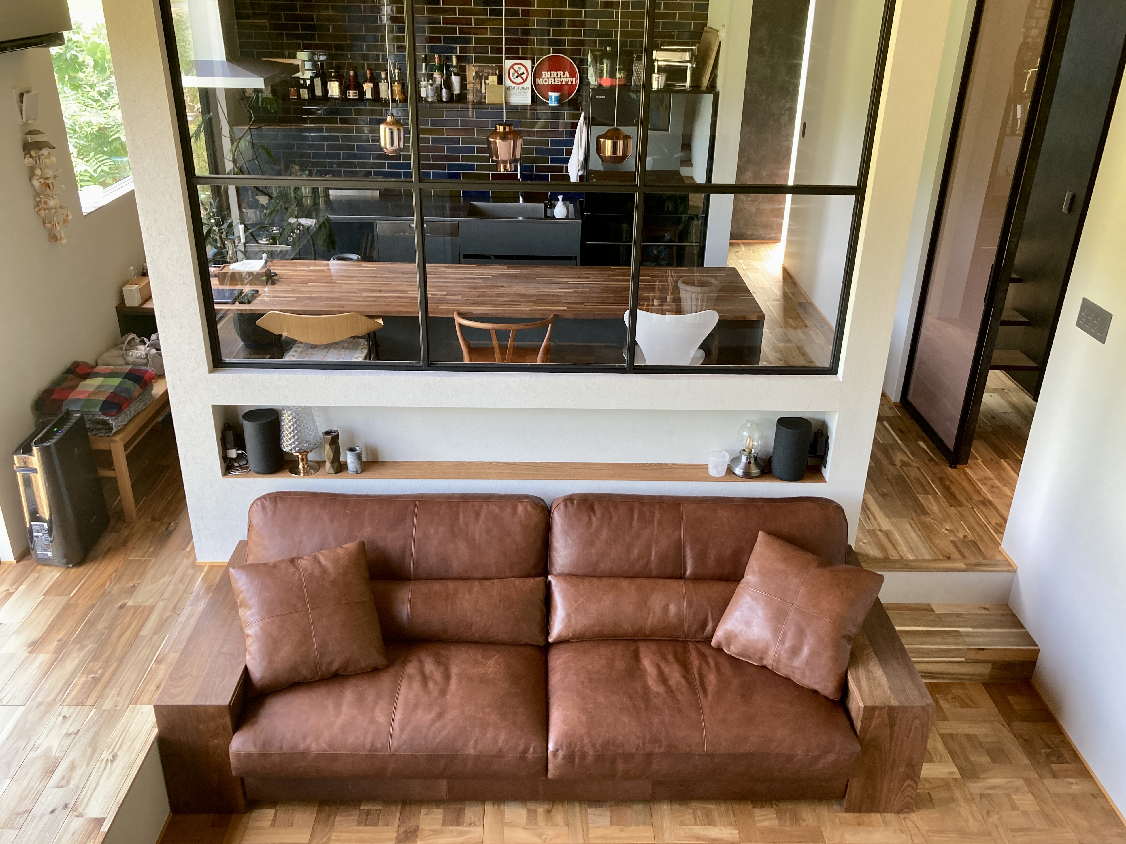 ZEN-WOOD（ゼンウッド）サイドテーブルとソファ